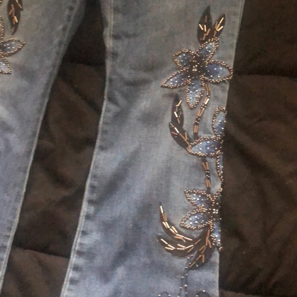 VENUS Denim - Venus Jeans Embroidered Size: 4, 31.5” Inseam